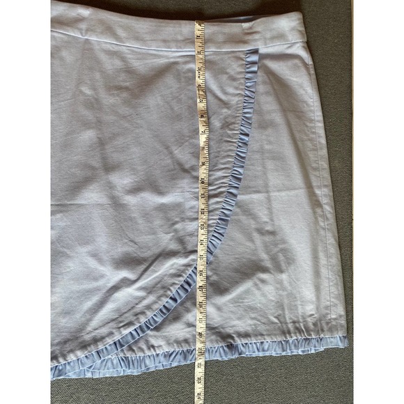 J. Crew Women’s Oxford faux wrap skirt size 10. Blue 100% cotton ruffled hem - Picture 5 of 10